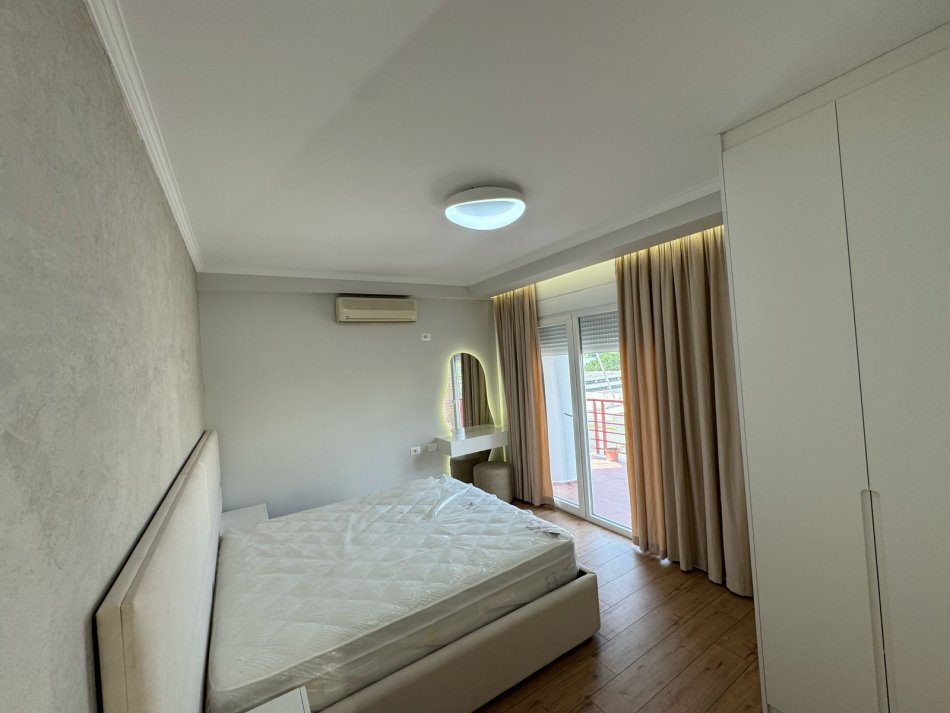 Tirane, jepet me qera apartament 2+1+Aneks+Ballkon Kati 2, 100 m² 1.000 € (Rr.Don Bosko)