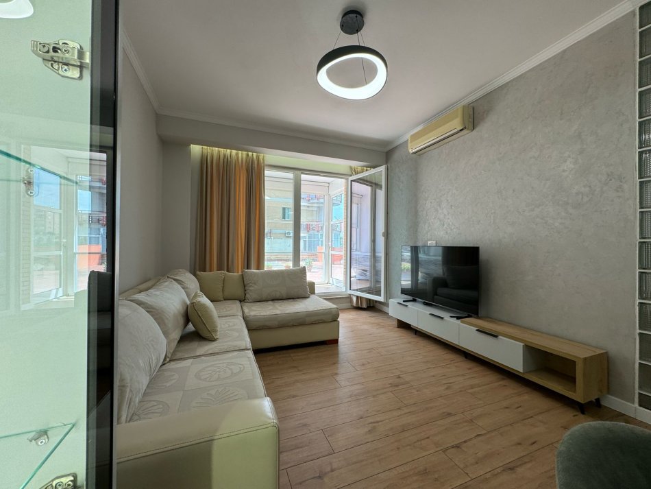 Tirane, jepet me qera apartament 2+1+Aneks+Ballkon Kati 2, 100 m² 1.000 € (Rr.Don Bosko)