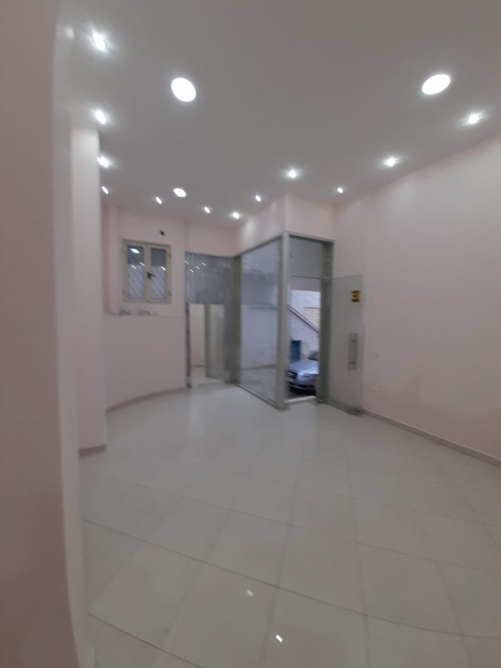 !DHENE! Durres, jepet me qera ambjent biznesi Kati 1, 40 m² 250 € (Rruga Aleksander Goga)