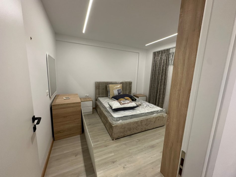 Tirane, jepet me qera apartament 1+1 Kati 1, 55 m² 650 € (Zogu i Zi)