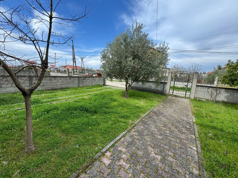 Kavaje, shitet shtepi 4+1+Aneks+Ballkon Kati 3, 500 m² 130.000 € (Rruga "Taulantia" ,Kavaje)