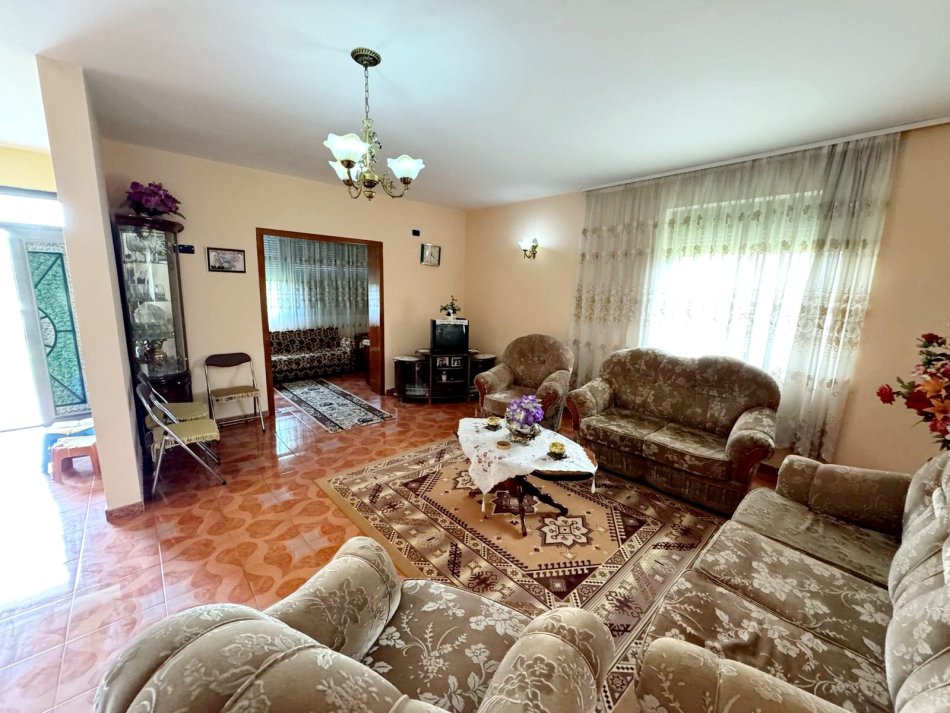 Kavaje, shitet shtepi 4+1+Aneks+Ballkon Kati 3, 500 m² 130.000 € (Rruga "Taulantia" ,Kavaje)