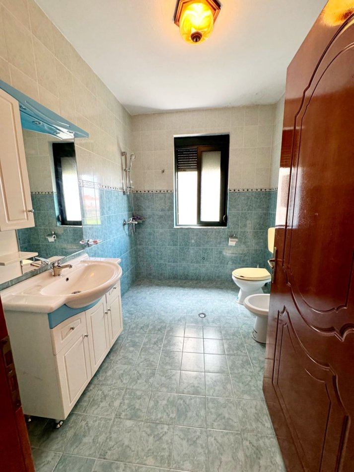 Kavaje, shitet shtepi 4+1+Aneks+Ballkon Kati 3, 500 m² 130.000 € (Rruga "Taulantia" ,Kavaje)