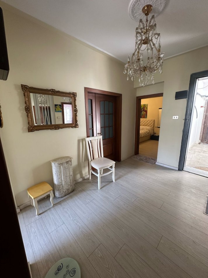 Durres, jepet me qera apartament 2+1+Ballkon Kati 3, 75 m² 450 € (Rruga Aleksander Goga)