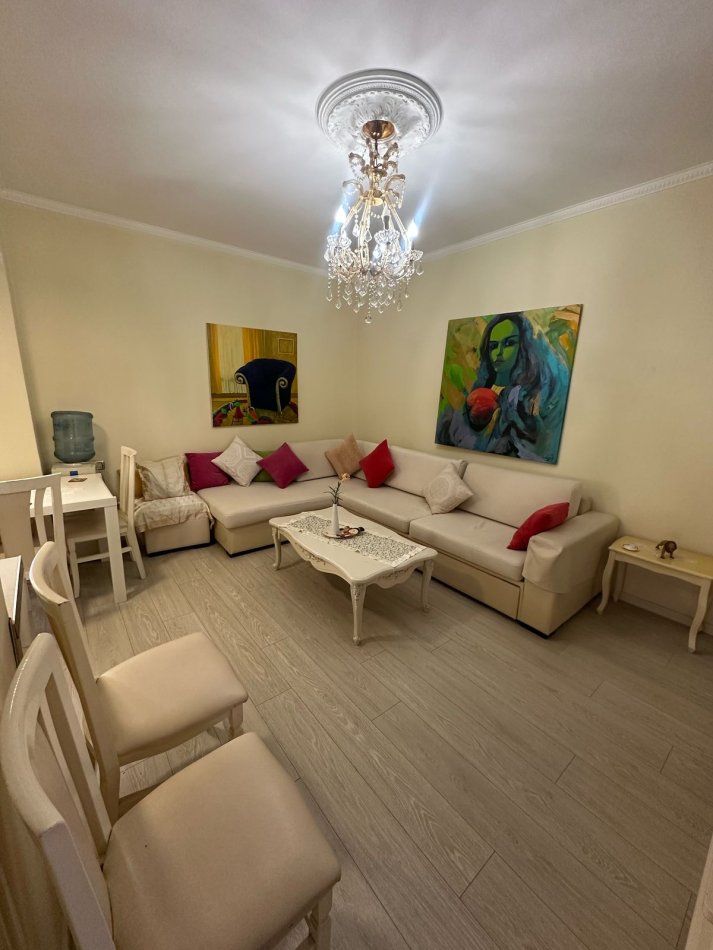 Durres, jepet me qera apartament 2+1+Ballkon Kati 3, 75 m² 450 € (Rruga Aleksander Goga)