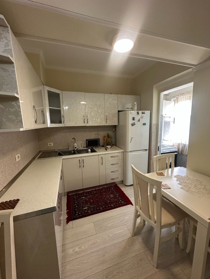 Durres, jepet me qera apartament 2+1+Ballkon Kati 3, 75 m² 450 € (Rruga Aleksander Goga)
