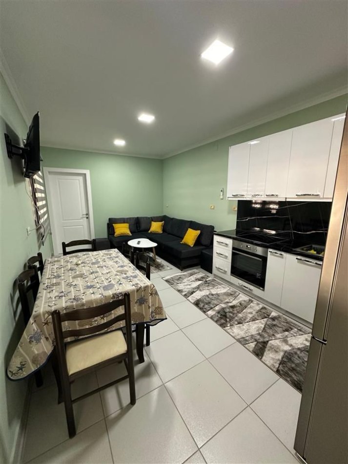 Tirane, jepet me qera apartament 1+1 Kati 5, 50 m² 450 € (Rruga Muzaket)