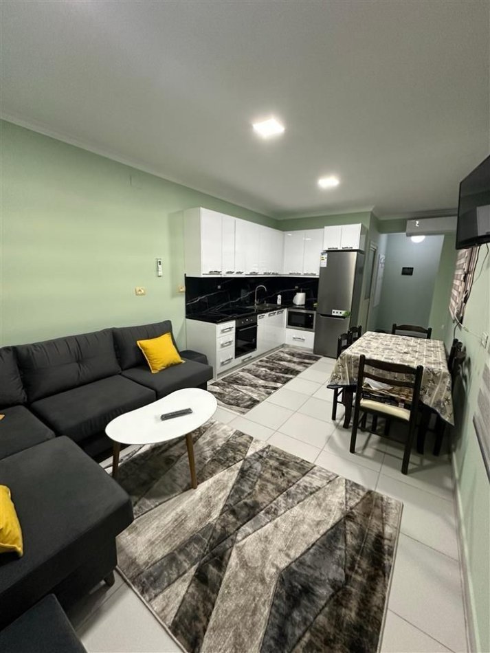 Tirane, jepet me qera apartament 1+1 Kati 5, 50 m² 450 € (Rruga Muzaket)