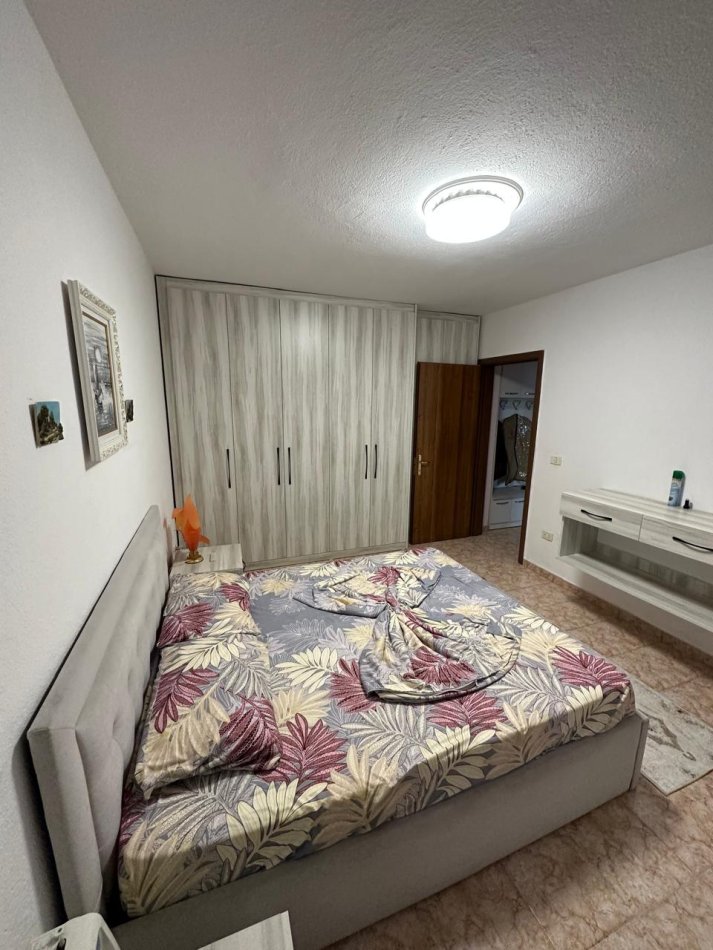 Tirane, jepet me qera apartament 2+1+Ballkon Kati 9, 120 m² 550 €