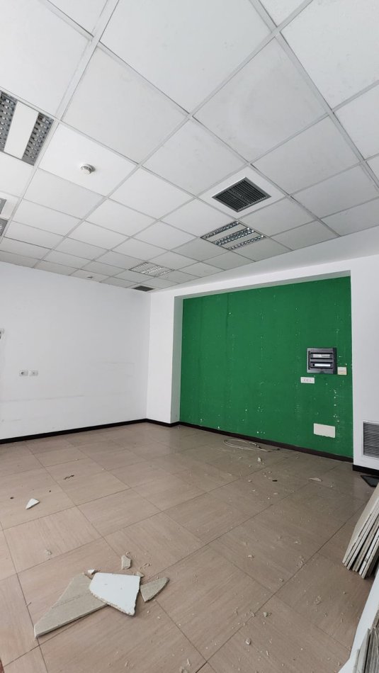 Tirane, jepet me qera zyre Kati 1, 210 m² 2.300 € (Pallati me shigjeta)