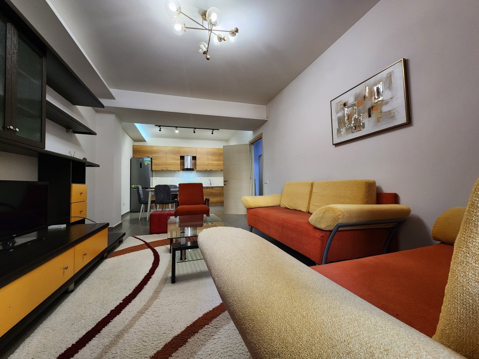 Tirane, jepet me qera apartament 1+1 Kati 1, 74 m² 420 € (Rr. Bill Klinton)