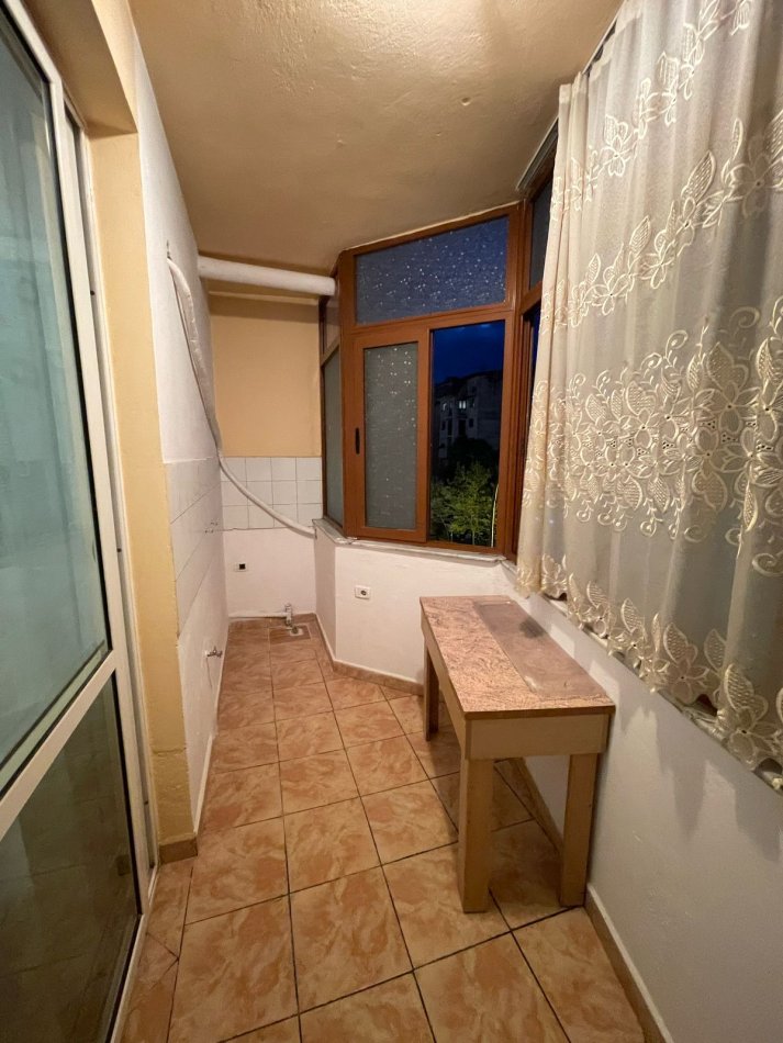 Tirane, jepet me qera apartament 2+1 Kati 2, 550 € 