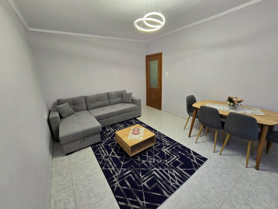 Tirane, jepet me qera apartament 1+1 Kati 2, 56 m² 600 € 