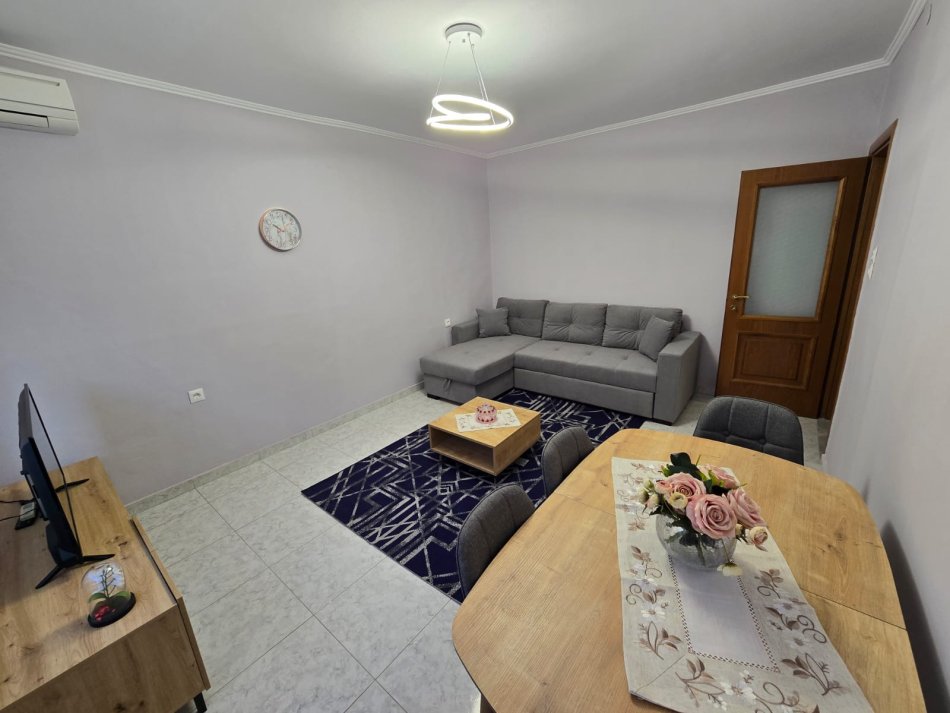Tirane, jepet me qera apartament 1+1 Kati 2, 56 m² 600 € 