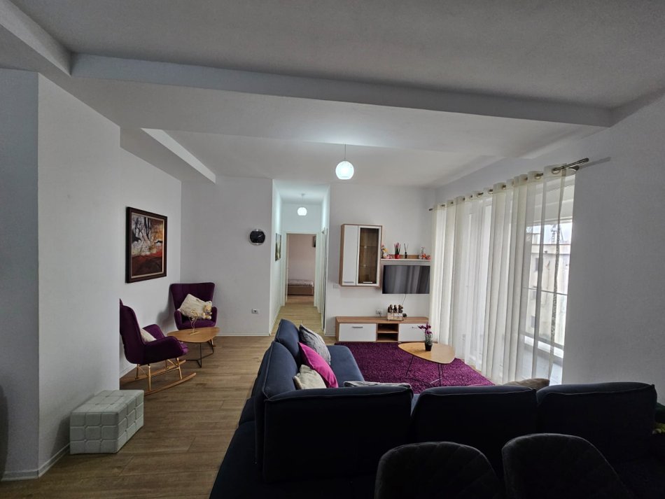 Tirane, jepet me qera apartament 2+1 Kati 4, 100 m² 600 € 