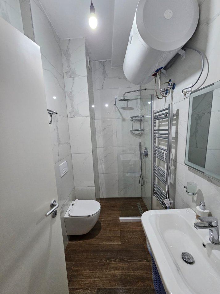Tirane, jepet me qera apartament 2+1 Kati 4, 100 m² 600 € 