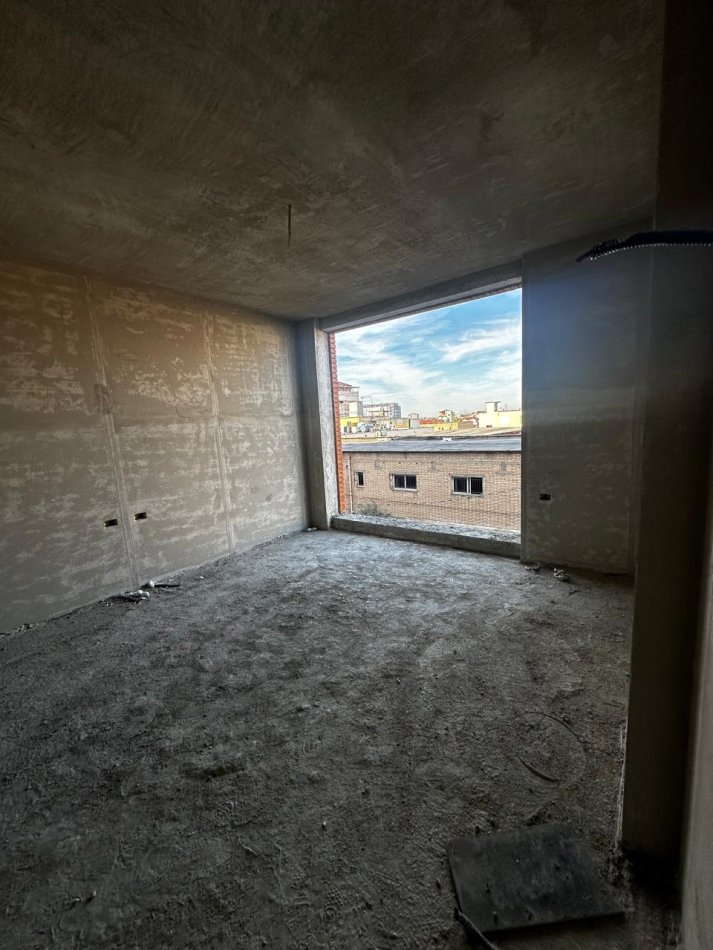 Tirane, shitet apartament 1+1+Ballkon Kati 2, 75 m² 105.000 € (Rruga e Dibres)