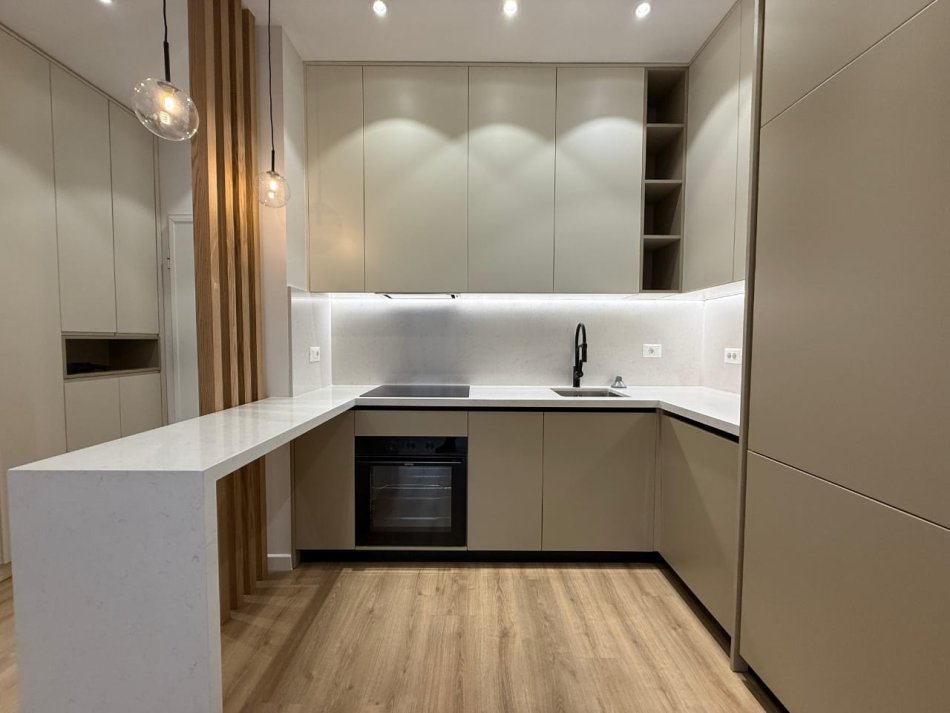 Tirane, jepet me qera apartament 2+1+Ballkon Kati 5, 105 m² 1.800 € 