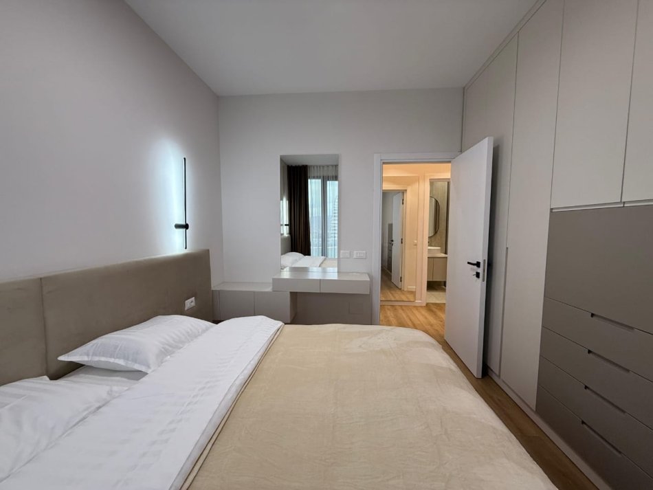 Tirane, jepet me qera apartament 2+1+Ballkon Kati 5, 105 m² 1.800 € 