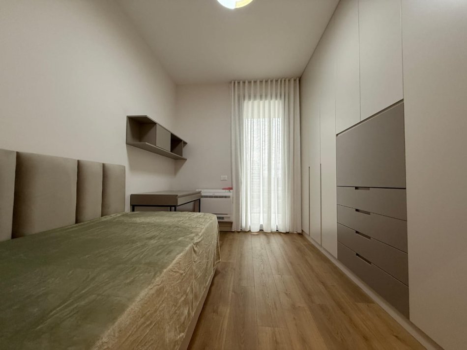 Tirane, jepet me qera apartament 2+1+Ballkon Kati 5, 105 m² 1.800 € 