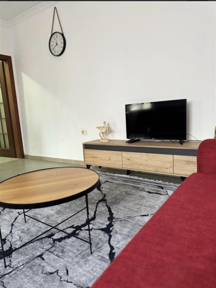 Tirane, jepet me qera apartament 1+1 Kati 3, 50 m² 450 € 