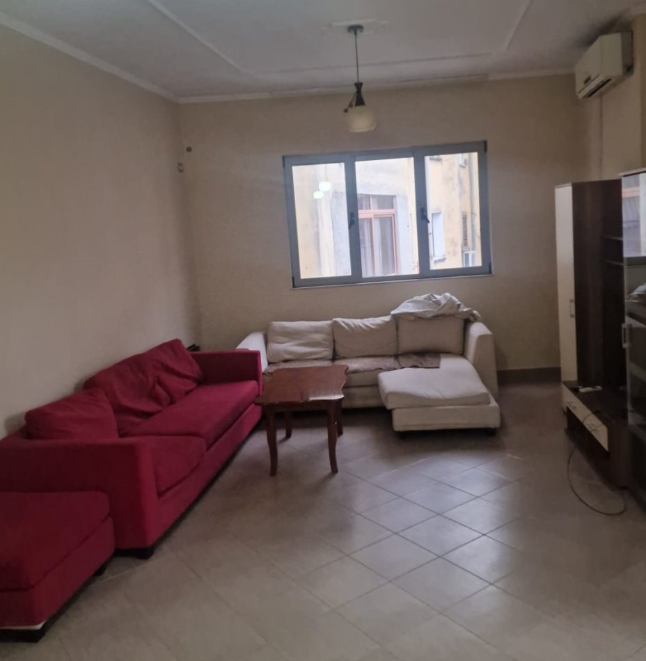 Tirane, jepet me qera apartament 2+1+Ballkon Kati 3, 150 m² 500 € (arkitekt Kasemi)