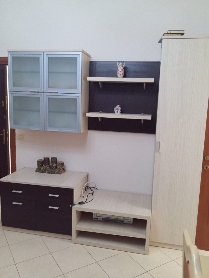 !DHENE! Durres, jepet me qera apartament 2+1 Kati 10, 80 m² 360 € (Rruga Kasem Durresi)