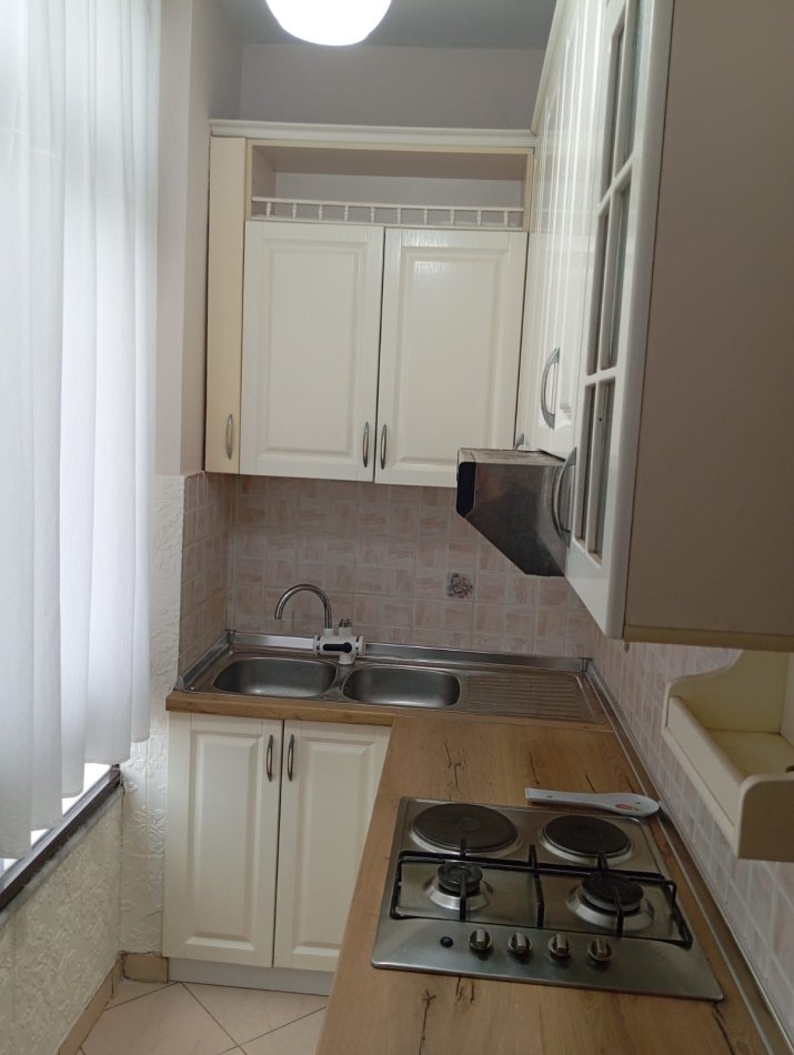 !DHENE! Durres, jepet me qera apartament 2+1 Kati 10, 80 m² 360 € (Rruga Kasem Durresi)