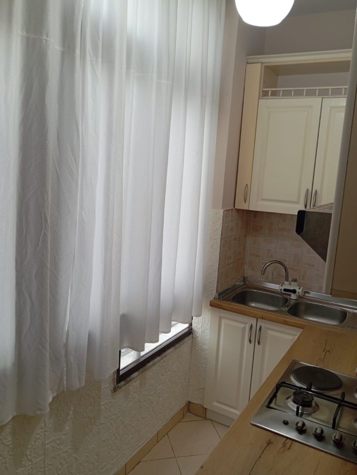 !DHENE! Durres, jepet me qera apartament 2+1 Kati 10, 80 m² 360 € (Rruga Kasem Durresi)