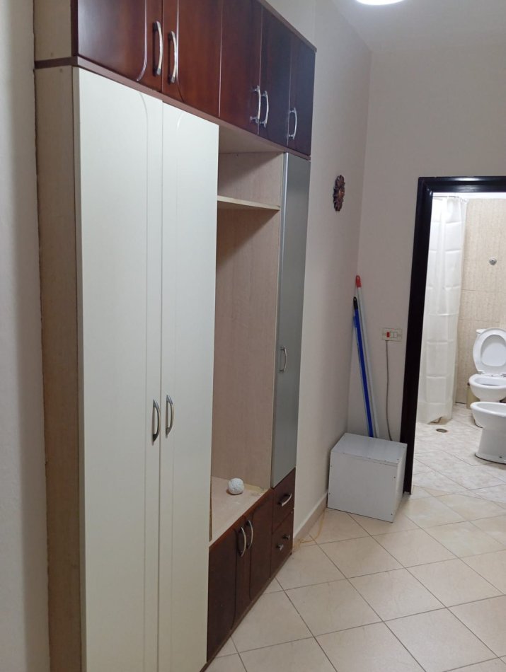 !DHENE! Durres, jepet me qera apartament 2+1 Kati 10, 80 m² 360 € (Rruga Kasem Durresi)