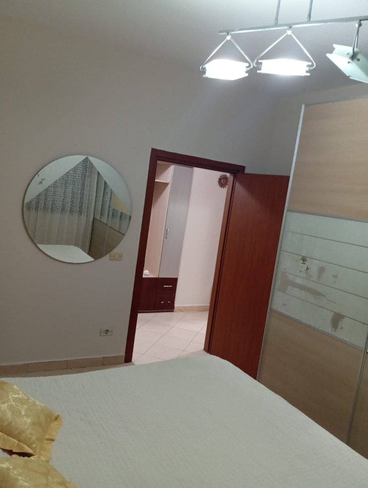 !DHENE! Durres, jepet me qera apartament 2+1 Kati 10, 80 m² 360 € (Rruga Kasem Durresi)