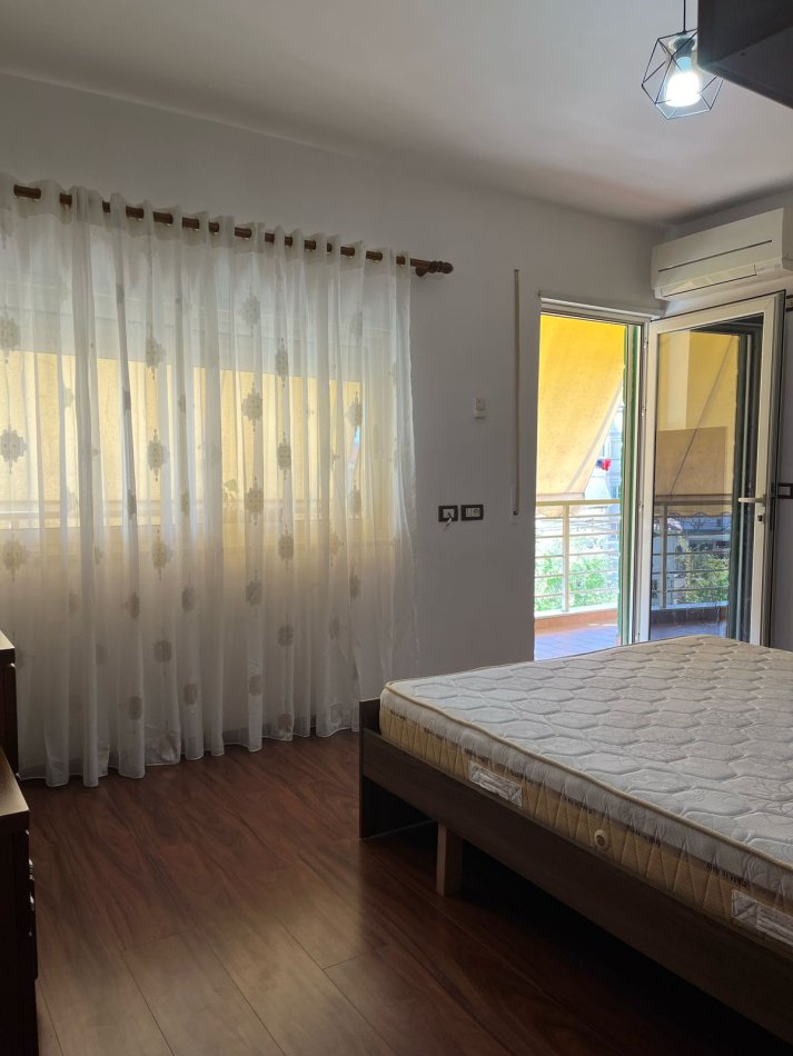Tirane, jepet me qera apartament 2+1 Kati 3, 100 m² 500 € (ali demi)
