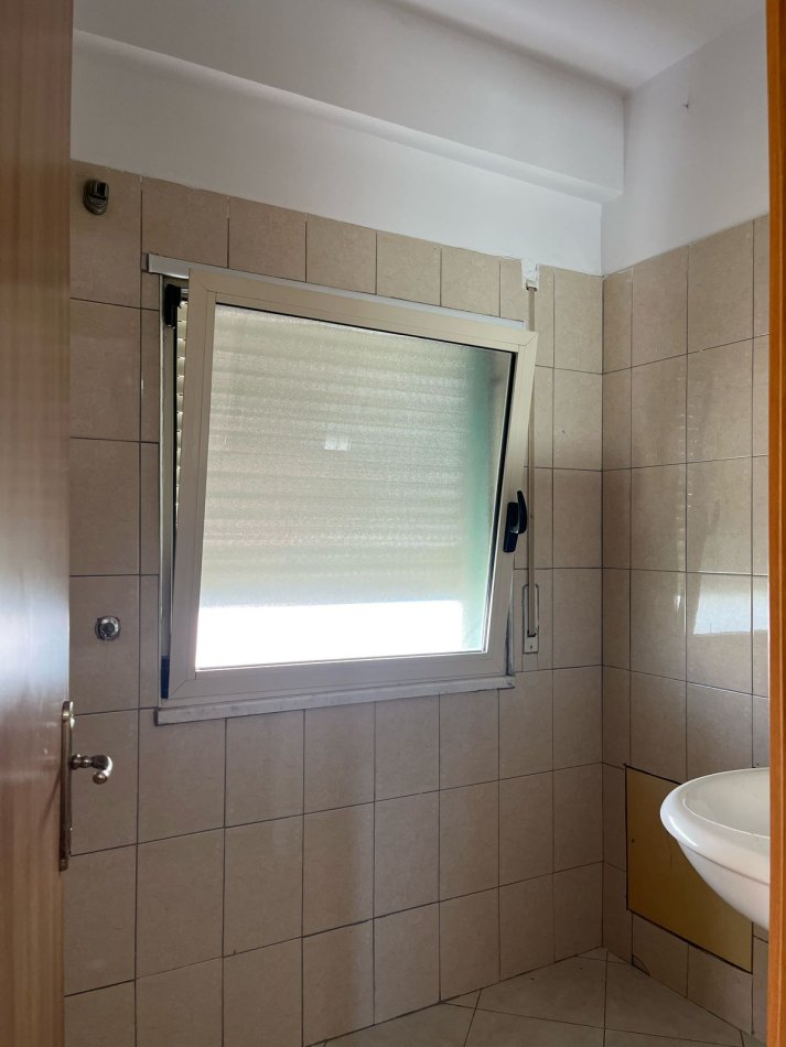 Tirane, jepet me qera apartament 2+1 Kati 3, 100 m² 500 € (ali demi)