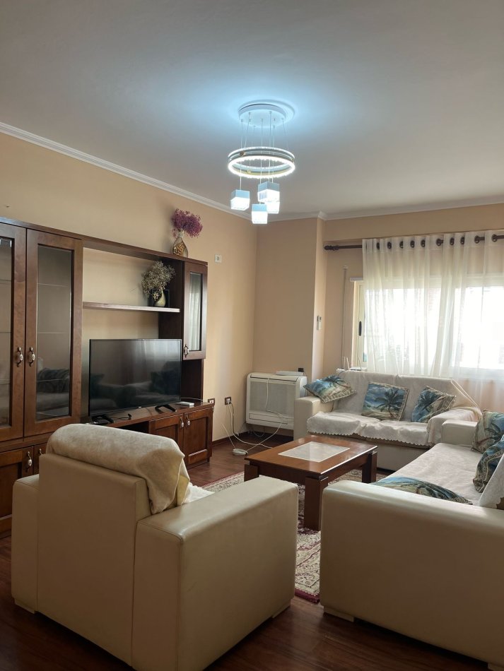 Tirane, jepet me qera apartament 2+1 Kati 3, 100 m² 500 € (ali demi)