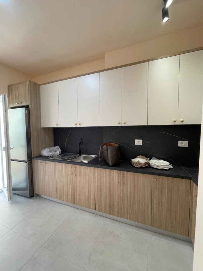 Tirane, jepet me qera apartament 1+1+Aneks+Ballkon Kati 3, 74 m² 600 € 