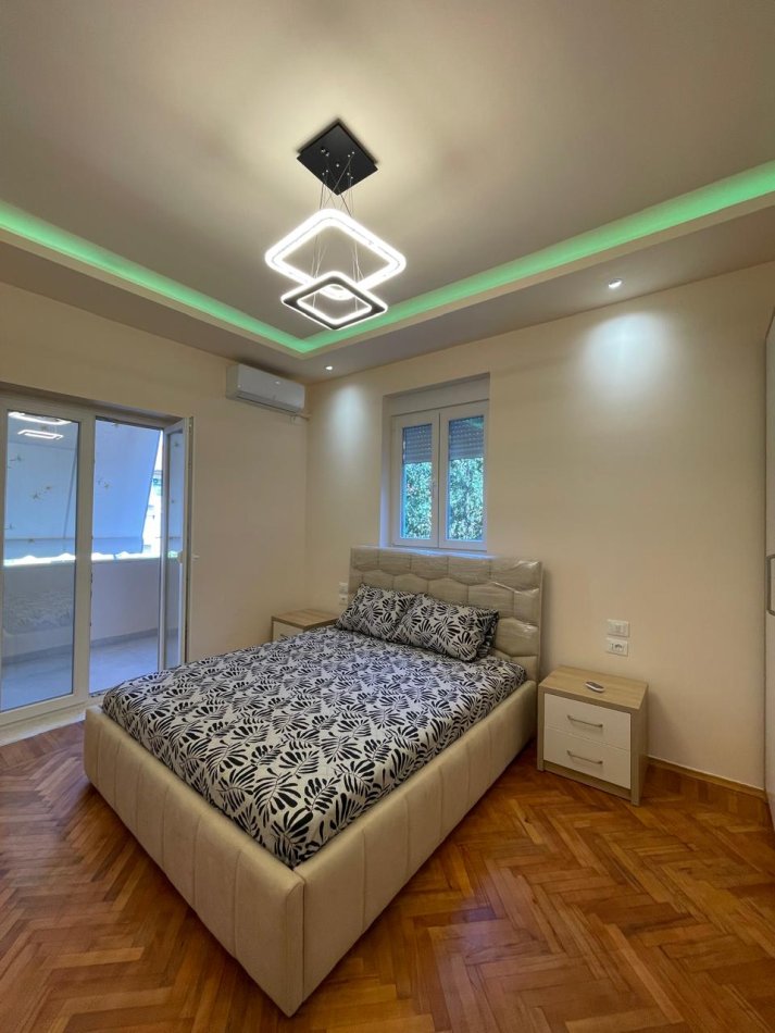Tirane, jepet me qera apartament 1+1+Aneks+Ballkon Kati 3, 74 m² 600 € 