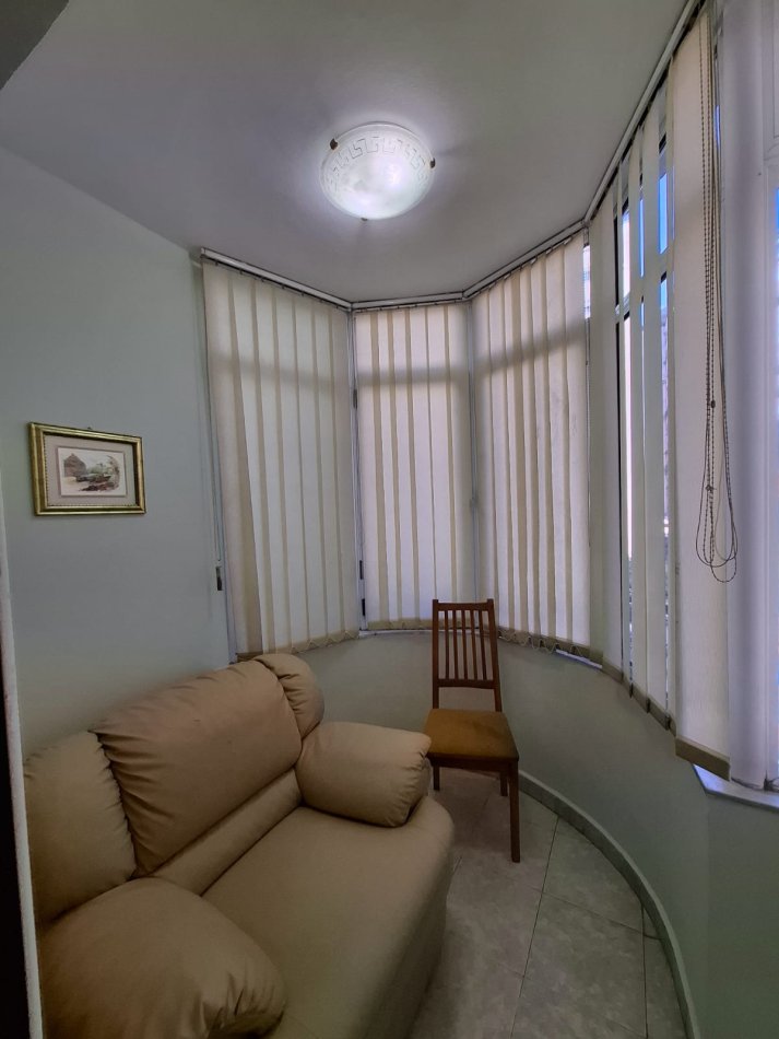 Tirane, jepet me qera apartament 1+1 Kati 3, 65 m² 550 € (Rruga Tish Daia)