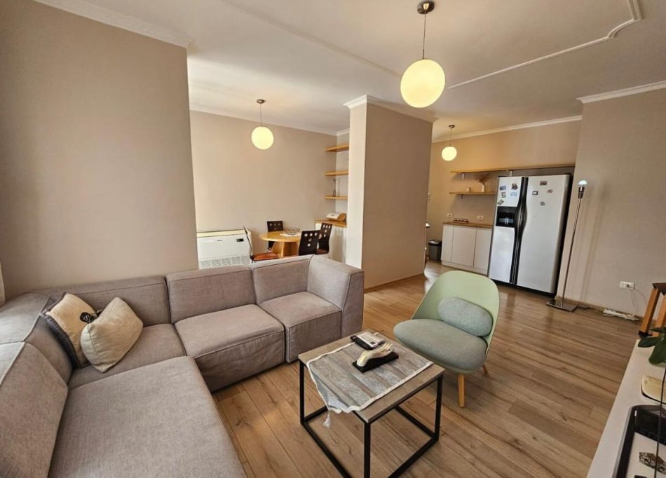Tirane, jepet me qera apartament 2+1 Kati 11, 92 m² 1.350 € (Rr.kosovareve)