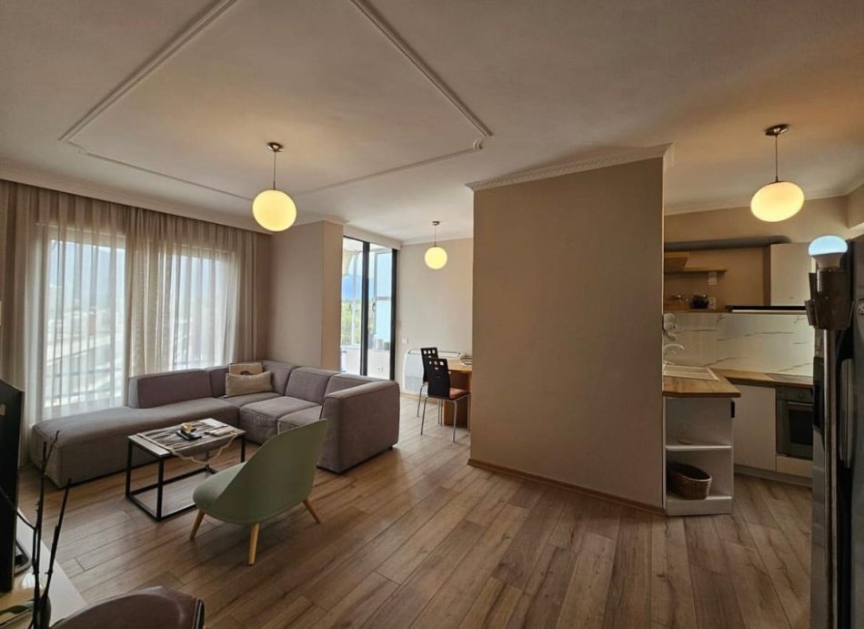 Tirane, jepet me qera apartament 2+1 Kati 11, 92 m² 1.350 € (Rr.kosovareve)