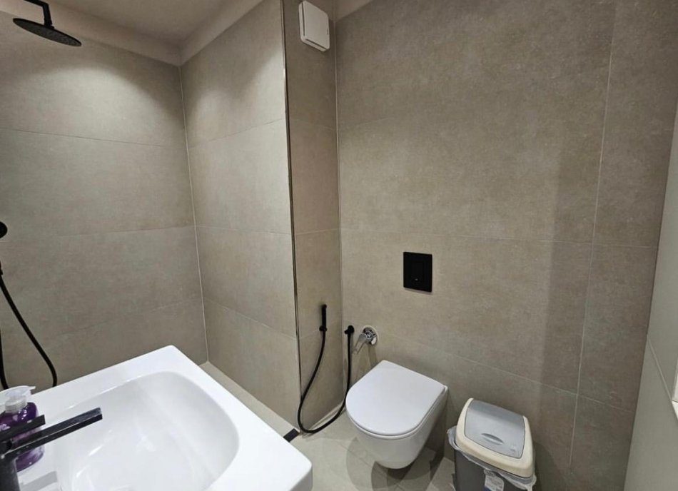 Tirane, jepet me qera apartament 2+1 Kati 11, 92 m² 1.350 € (Rr.kosovareve)
