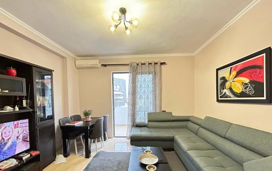 Tirane, jepet me qera apartament 1+1 Kati 6, 75 m² 550 € (Rruga e Dibres, Tirane)