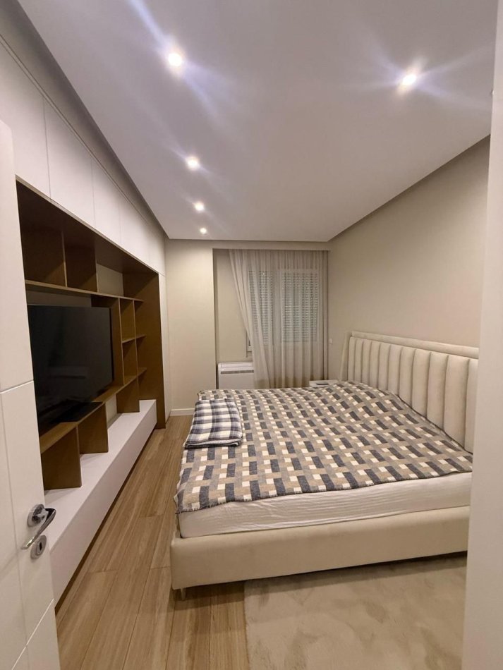 Tirane, shitet apartament 3+1+Ballkon Kati 3, 133 m² 320.000 € (liqeni i that)