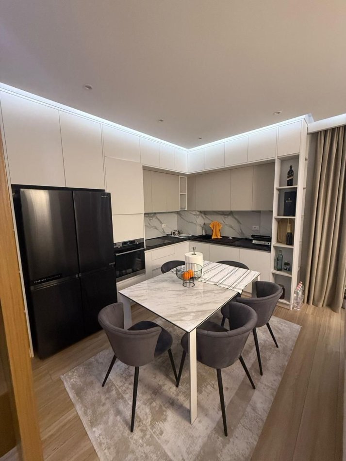 Tirane, shitet apartament 3+1+Ballkon Kati 3, 133 m² 320.000 € (liqeni i that)