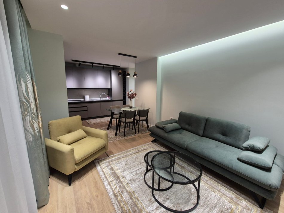 Tirane, jepet me qera apartament 1+1+Ballkon Kati 2, 65 m² 750 € (Komuna e Parisit)