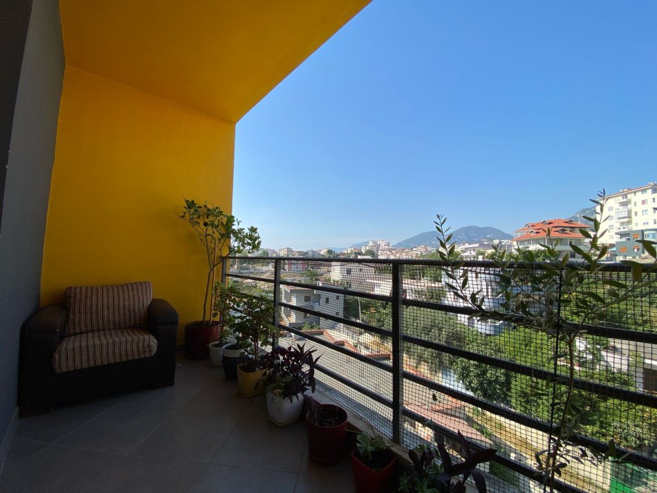 Tirane, jepet me qera apartament 2+1+Ballkon Kati 4, 100 m² 370 € (Aleksander Konda)