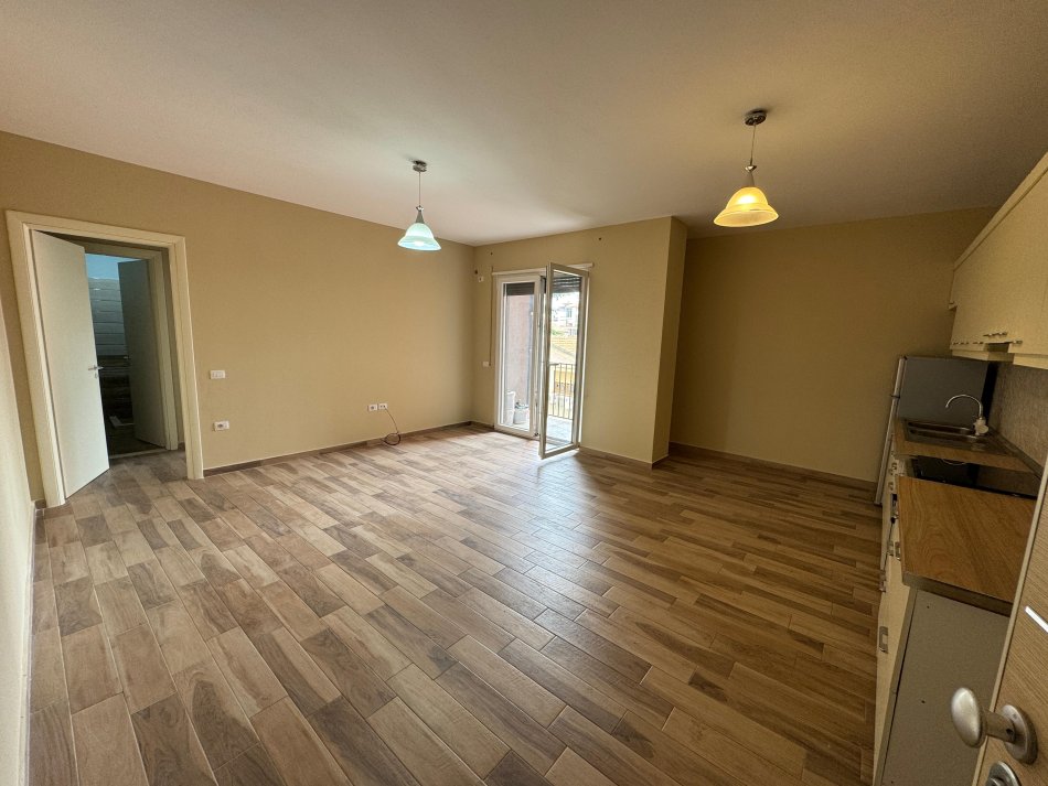 Tirane, shitet apartament 1+1+Ballkon Kati 3, 70 m² 154.000 € (bulevardi zogu i par)