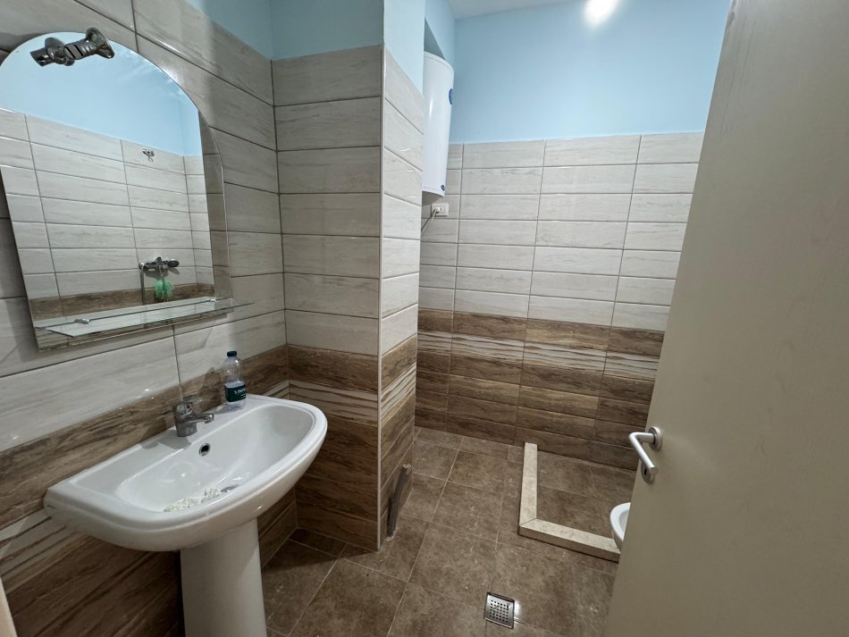 Tirane, shitet apartament 1+1+Ballkon Kati 3, 70 m² 154.000 € (bulevardi zogu i par)