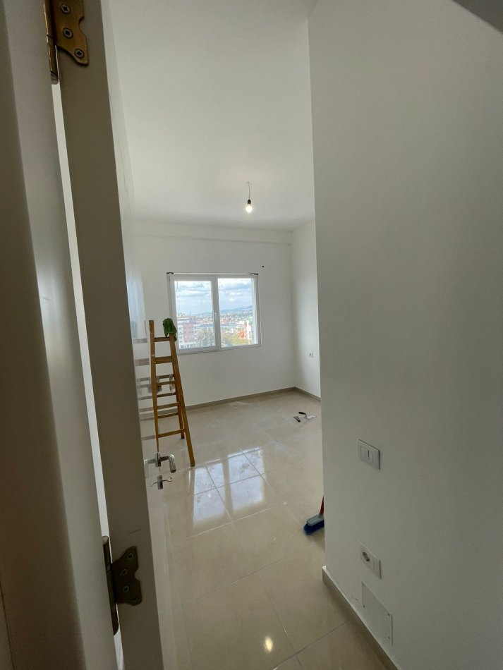Tirane, jepet me qera apartament 2+1+Ballkon Kati 8, 80 m² 350 € (Kamez)