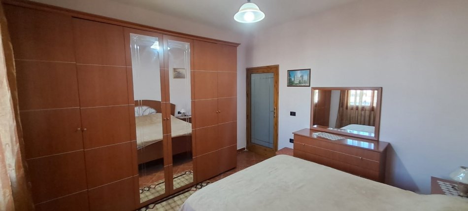 Tirane, jap me qera apartament 2+1+Ballkon Kati 2, 90 m² 650 € (RRUGA EKAVAJES)