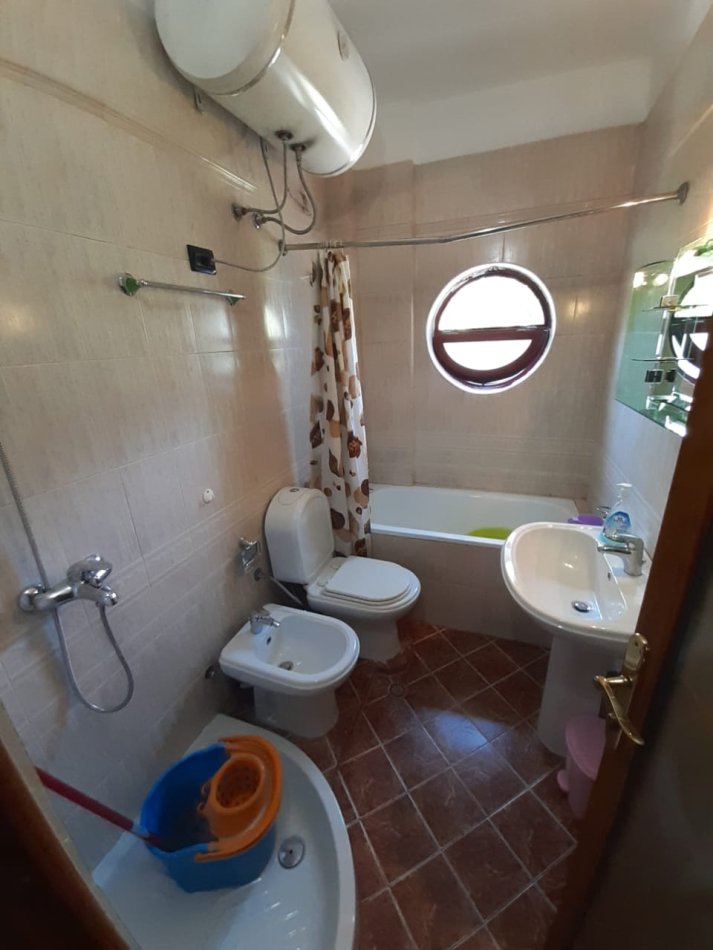 Tirane, jap me qera apartament 2+1+Ballkon Kati 2, 90 m² 650 € (RRUGA EKAVAJES)